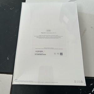 Apple iPad 9.7in 6th Generation WiFi + Cellular (32GB, Silver)